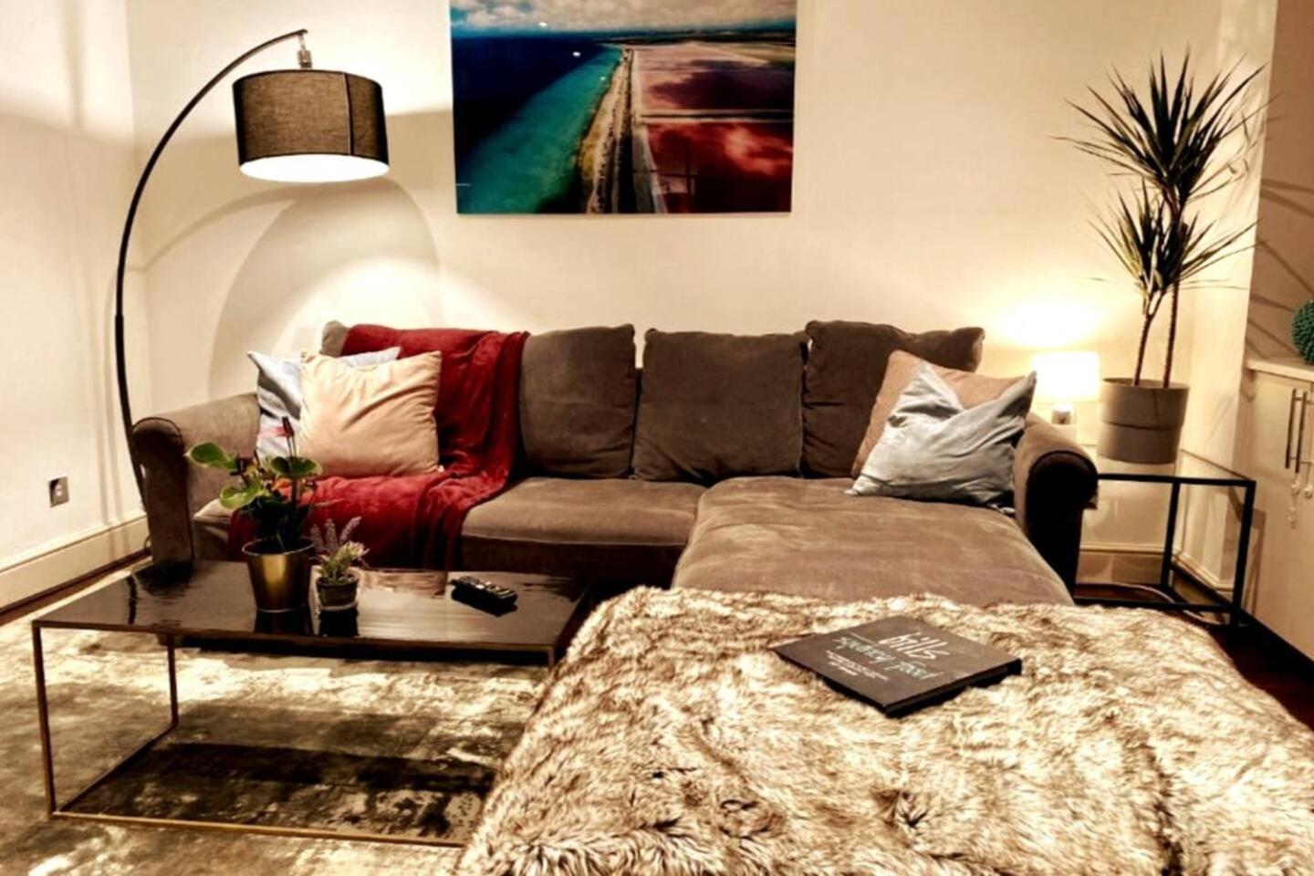 Niru Experience Hidden Gem In Chelsea 2Bd 2Ba Apartment Лондон Екстериор снимка