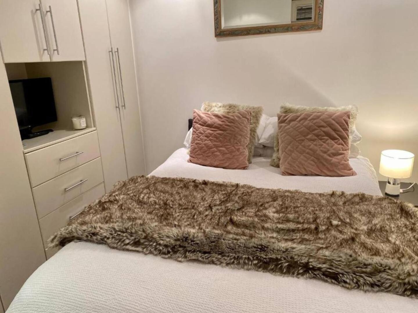 Niru Experience Hidden Gem In Chelsea 2Bd 2Ba Apartment Лондон Екстериор снимка