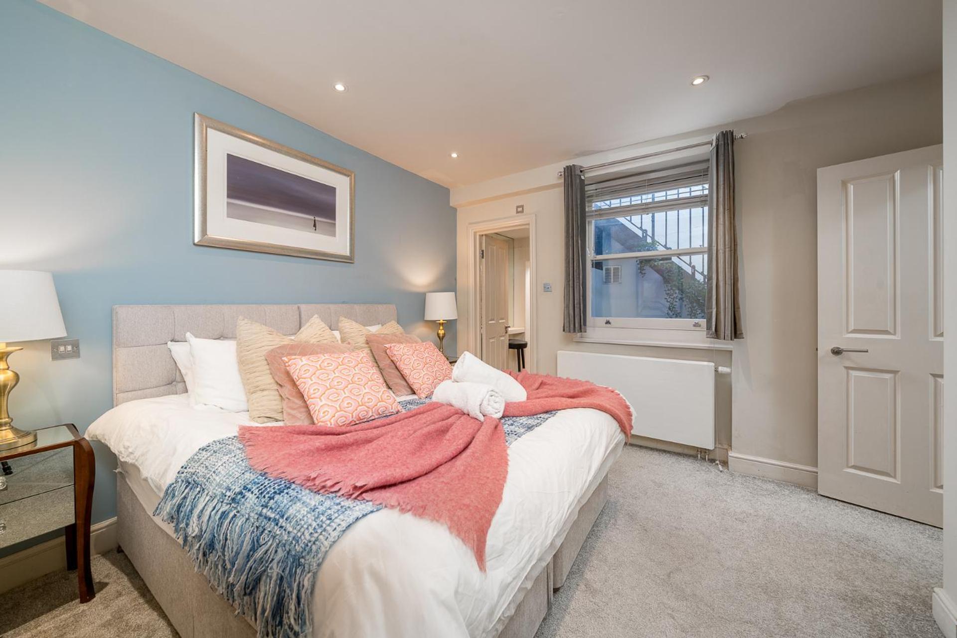 Niru Experience Hidden Gem In Chelsea 2Bd 2Ba Apartment Лондон Екстериор снимка
