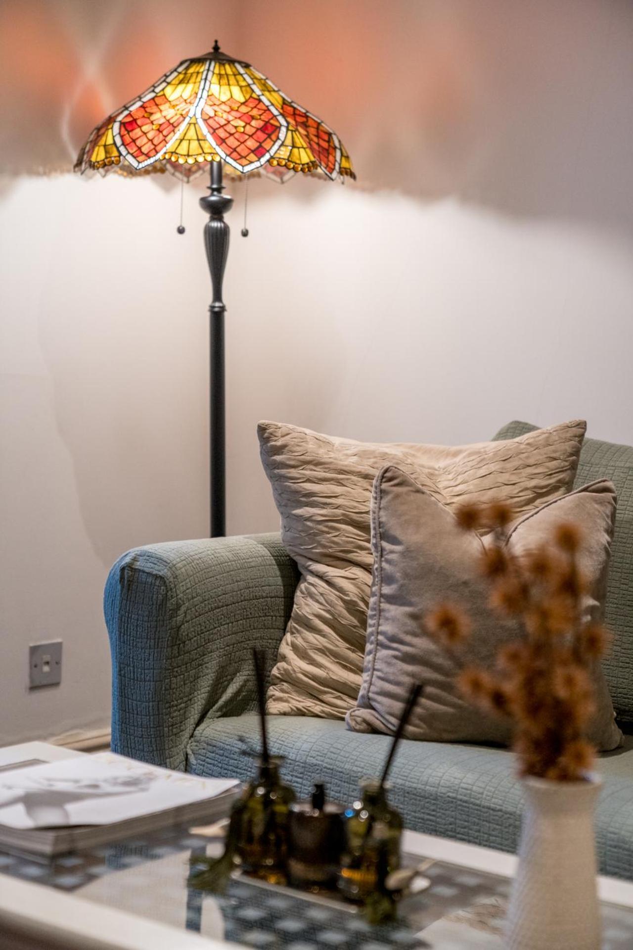 Niru Experience Hidden Gem In Chelsea 2Bd 2Ba Apartment Лондон Екстериор снимка